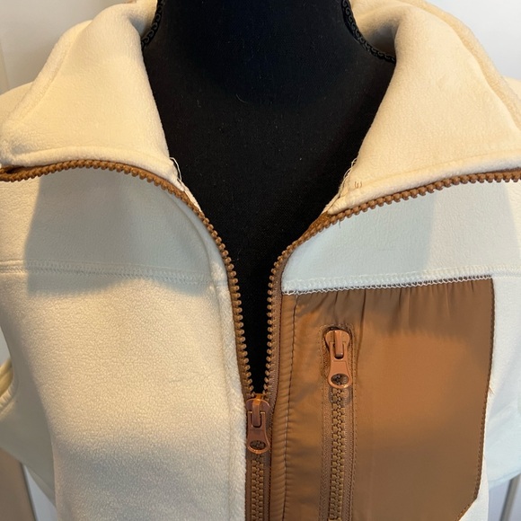 In Good State Cream Fleece Vest Size M - Picture 4 of 7